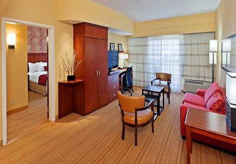 Courtyard By Marriott Tulsa Woodland Hills Hotell Eksteriør bilde