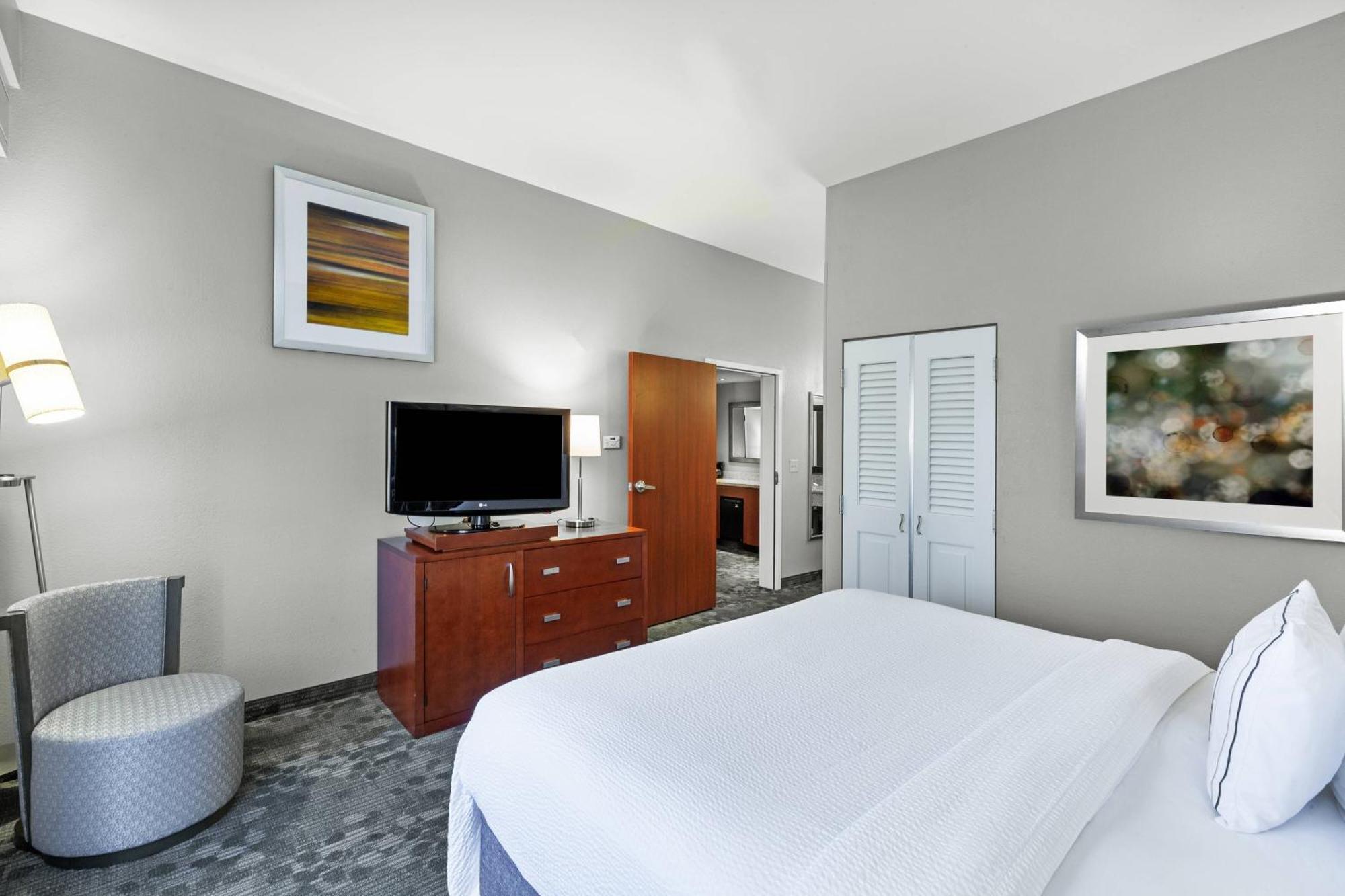 Courtyard By Marriott Tulsa Woodland Hills Hotell Eksteriør bilde