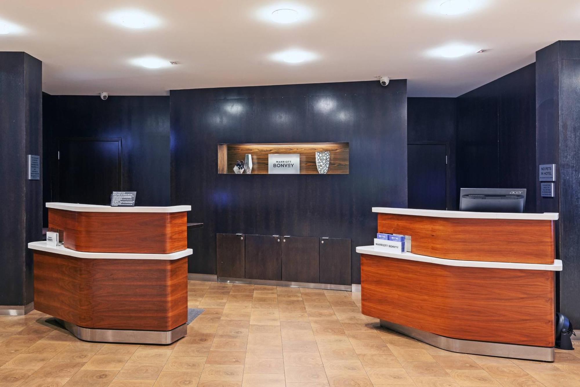 Courtyard By Marriott Tulsa Woodland Hills Hotell Eksteriør bilde