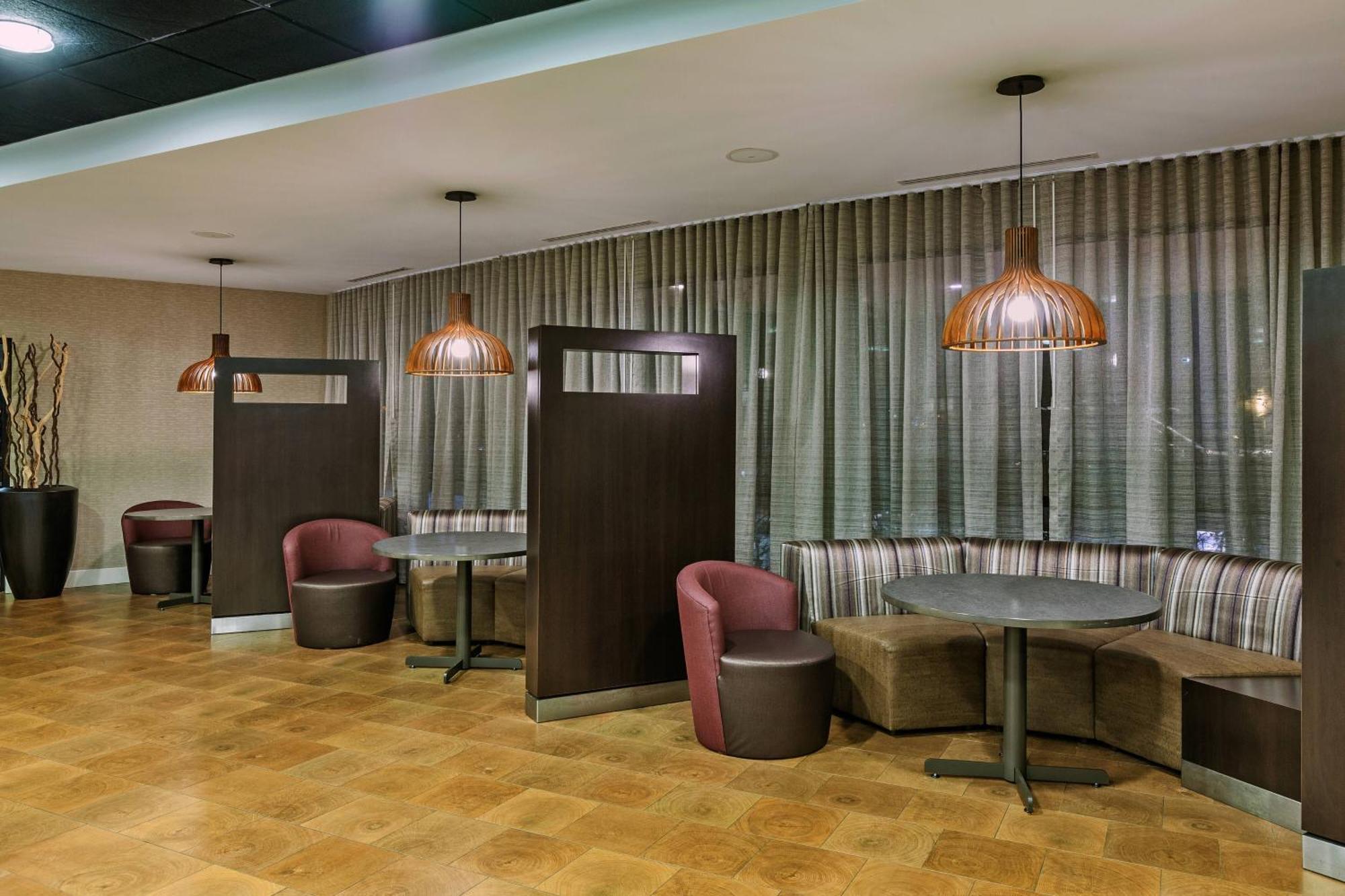 Courtyard By Marriott Tulsa Woodland Hills Hotell Eksteriør bilde