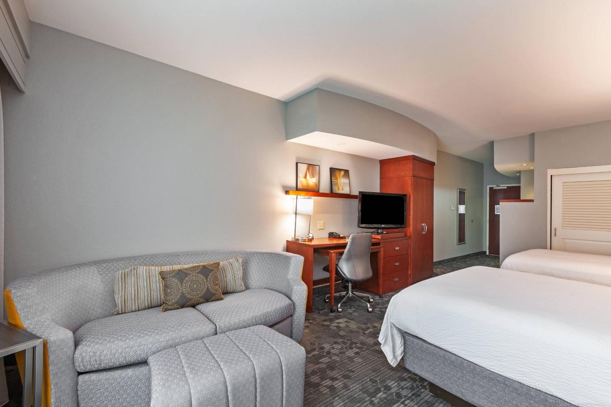 Courtyard By Marriott Tulsa Woodland Hills Hotell Eksteriør bilde